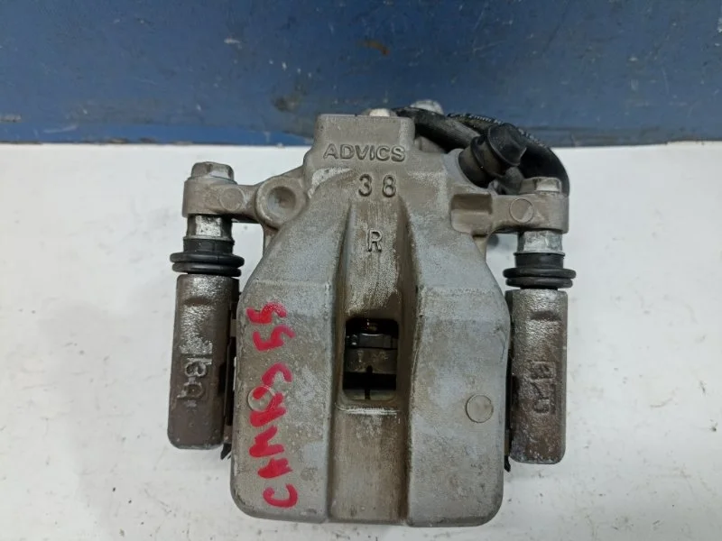 Суппорт тормозной Toyota Camry 2015 4783033240 ASV50 2.5 2AR-FE, задний правый