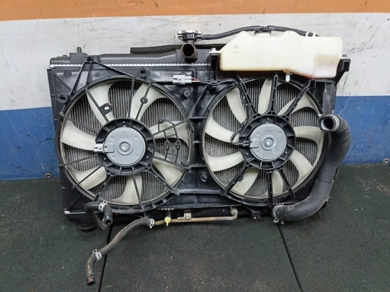 Радиатор охлаждения двигателя Toyota Camry 2015 1640036240 ASV50 2.5 2AR-FE