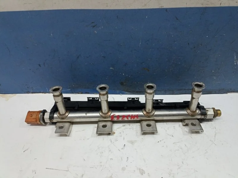 Рампа топливная с датчиком Skoda Yeti 2015 03F133320C 5L 1.2 CBZ