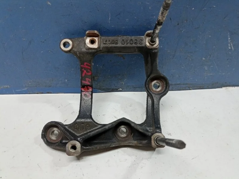 Кронштейн компрессора кондиционера Toyota Camry 2020 1250236010 ASV70 2.0 6AR-FSE