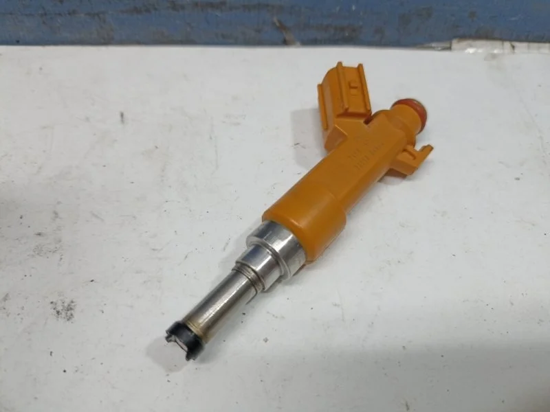 Форсунка топливная Toyota Camry 2020 2320939275 ASV70 2.0 6AR-FSE