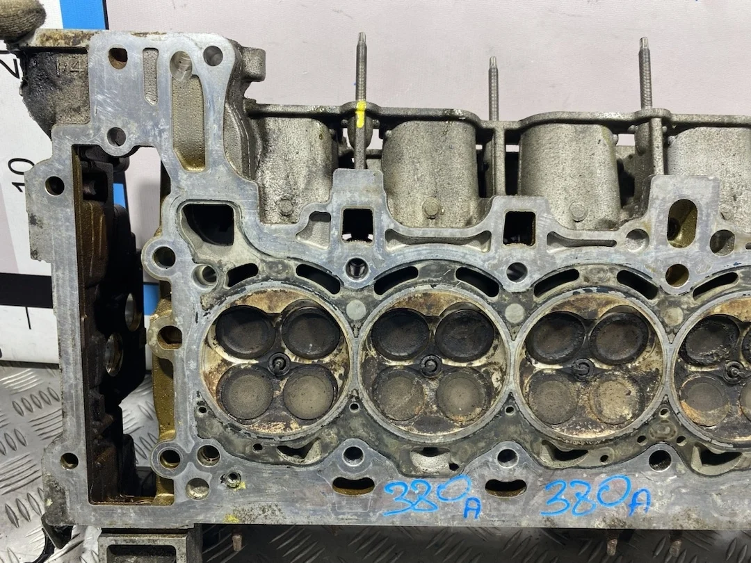 [Б/У] Головка блока цилиндров BMW mot.N52 / 3.0 - незначительные задиры на шейках , царапина на плоскости [Незначительные дефекты] [Код: 00295261 ]