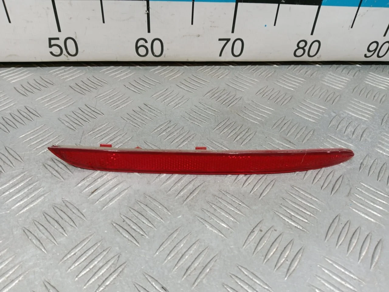 [Б/У] Отражатель в бампер задний правый - (Состояние: подклеено 1 крепление) [ХОРОШЕЕ] [Код: 00652846 ]