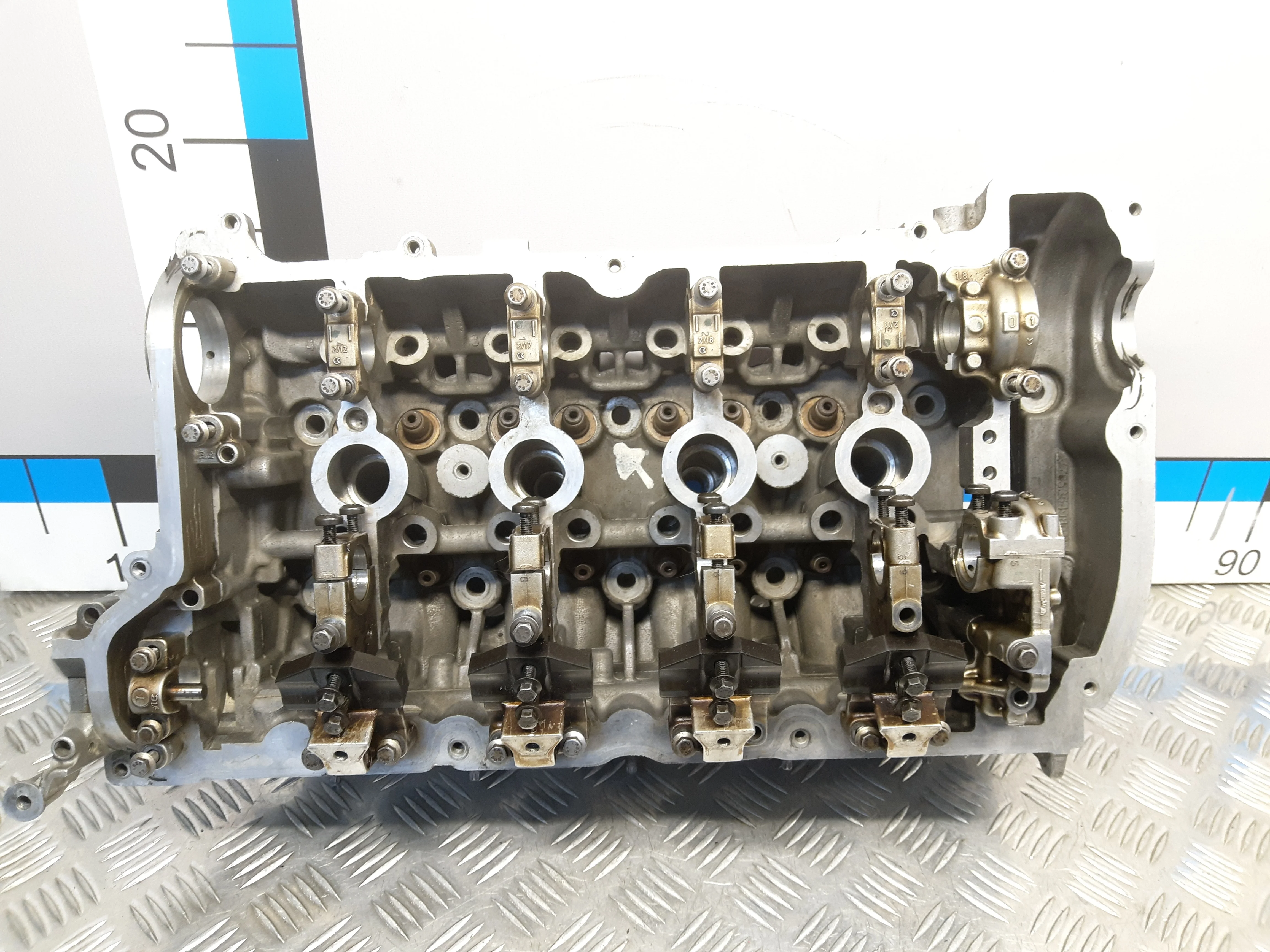 [Б/У] Головка блока 1.6 Citroen Peugeot - под замену седла клапанов, задиры на посадочных распредвалов [Под ремонт] [Код: 00339641 ]