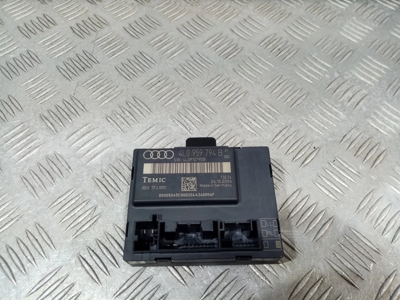 [Б/У] Блок комфорта задний правый Audi [Код: 00651470 ]