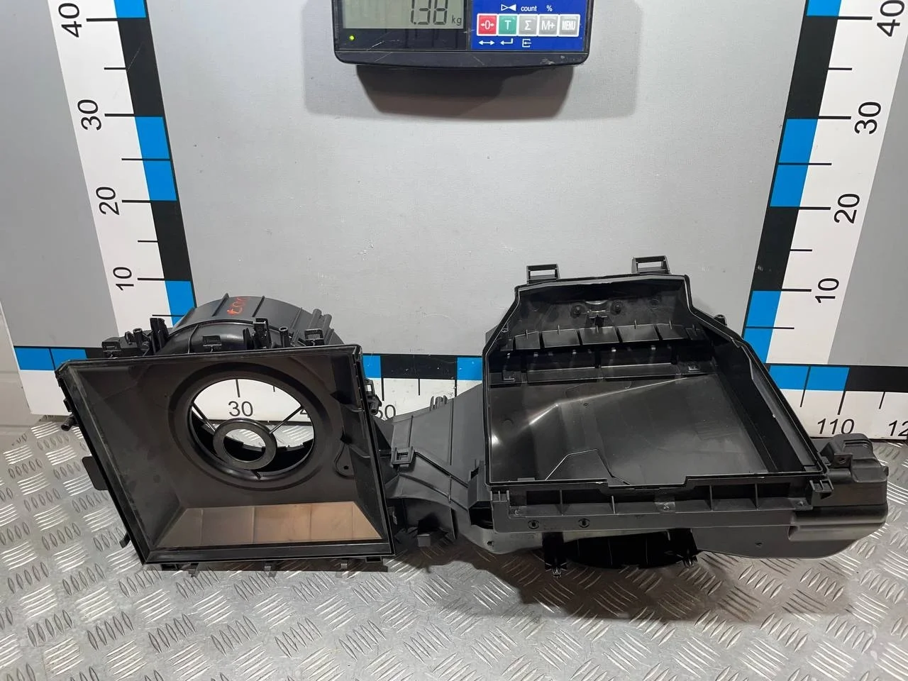 [Б/У] Корпус отопителя [Код: 00653223 ]