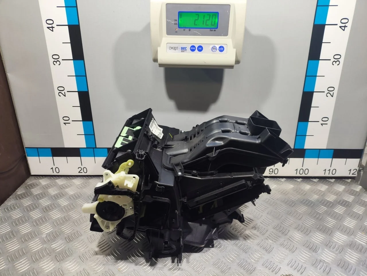 [Б/У] Корпус отопителя Audi A3 - Небольшой скол на воздуховоде [ХОРОШЕЕ] [Код: 00654294 ]