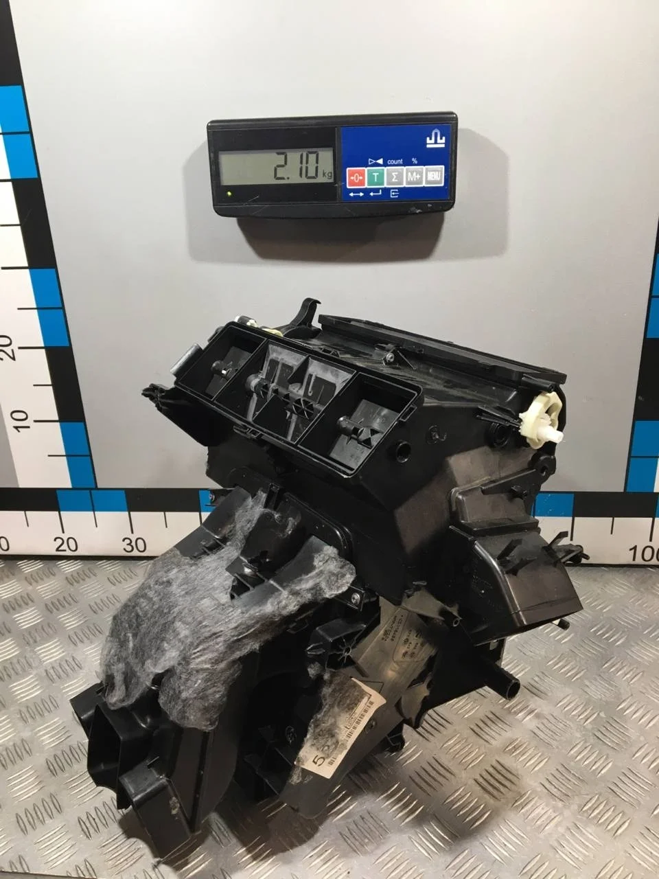 [Б/У] Корпус отопителя Audi A3 - (Состояние: скол пластика) [ХОРОШЕЕ] [Код: 00654900 ]