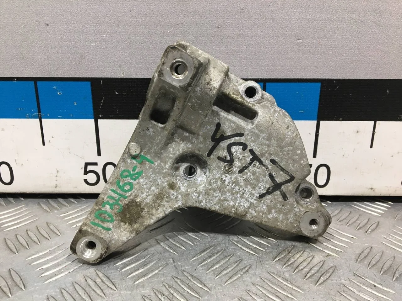 [Б/У] Кронштейн компрессора кондиционера [Код: 00652246 ]