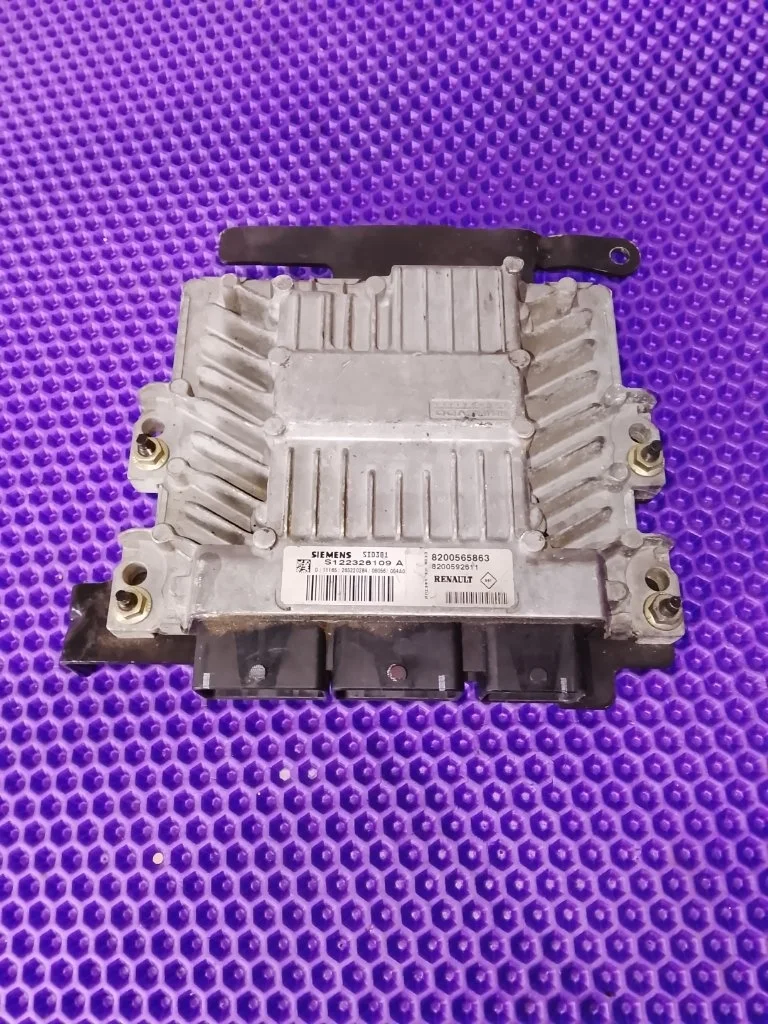 Блок управления двигателем Renault Megane 8200565863 2 1.5 DCI K9K
