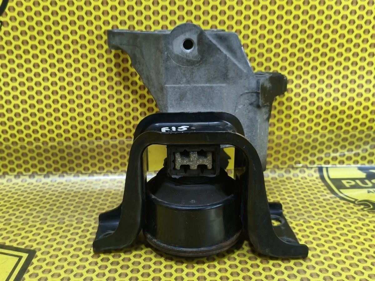 Опора двигателя Nissan Juke 2011 112101KC0B F15 MR16DDT, правая