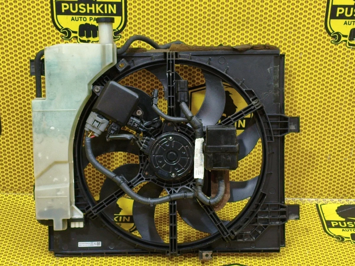 Вентилятор охлаждения Nissan Juke 2011 214811KC0B F15 MR16DDT