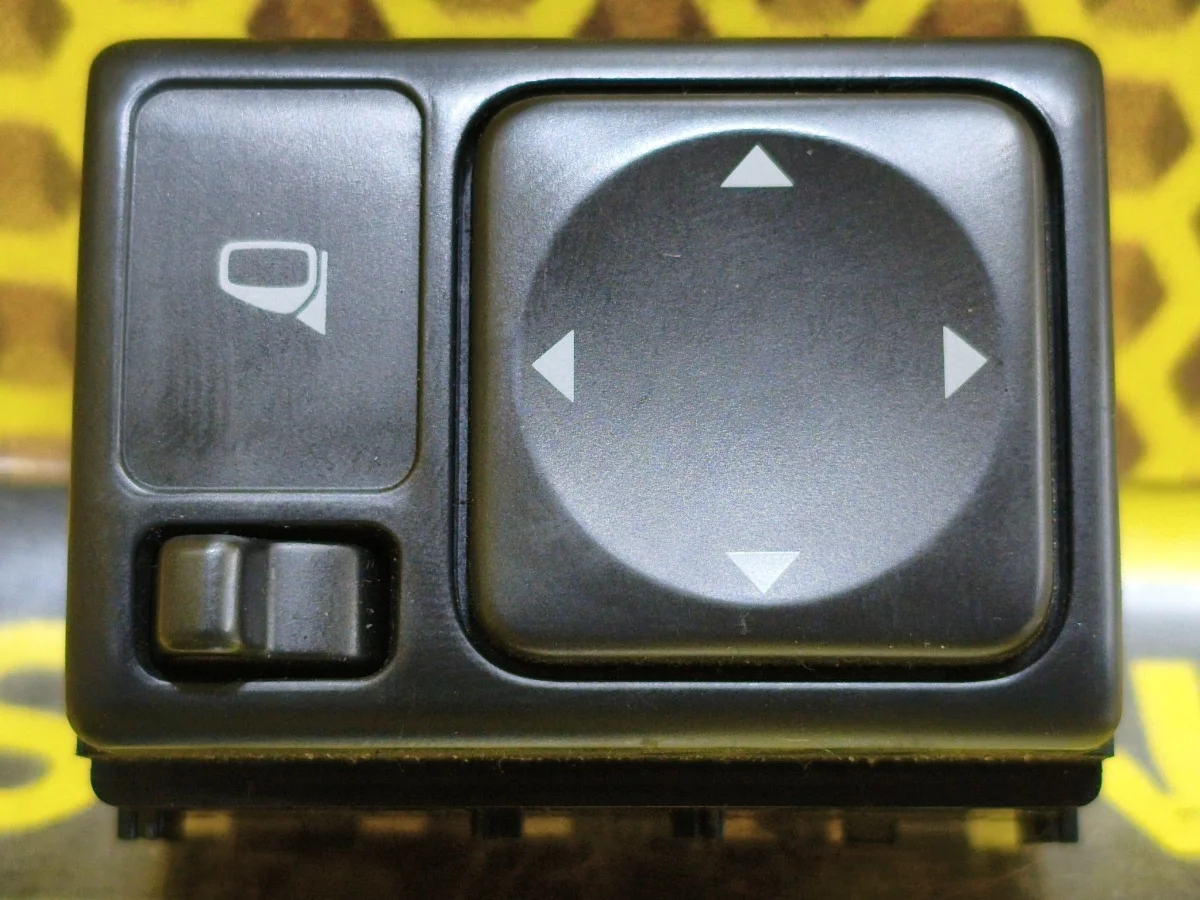 Блок управления зеркалами Nissan Juke 2011 25570CT01B F15 MR16DDT