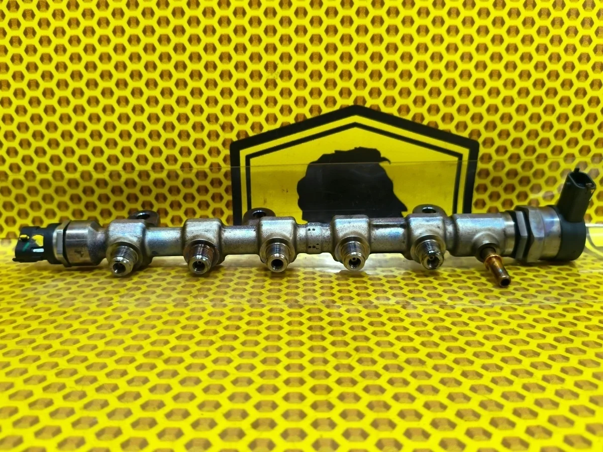 Рейка топливная Nissan X-Trail 2012 1752000Q3F T31 M9R