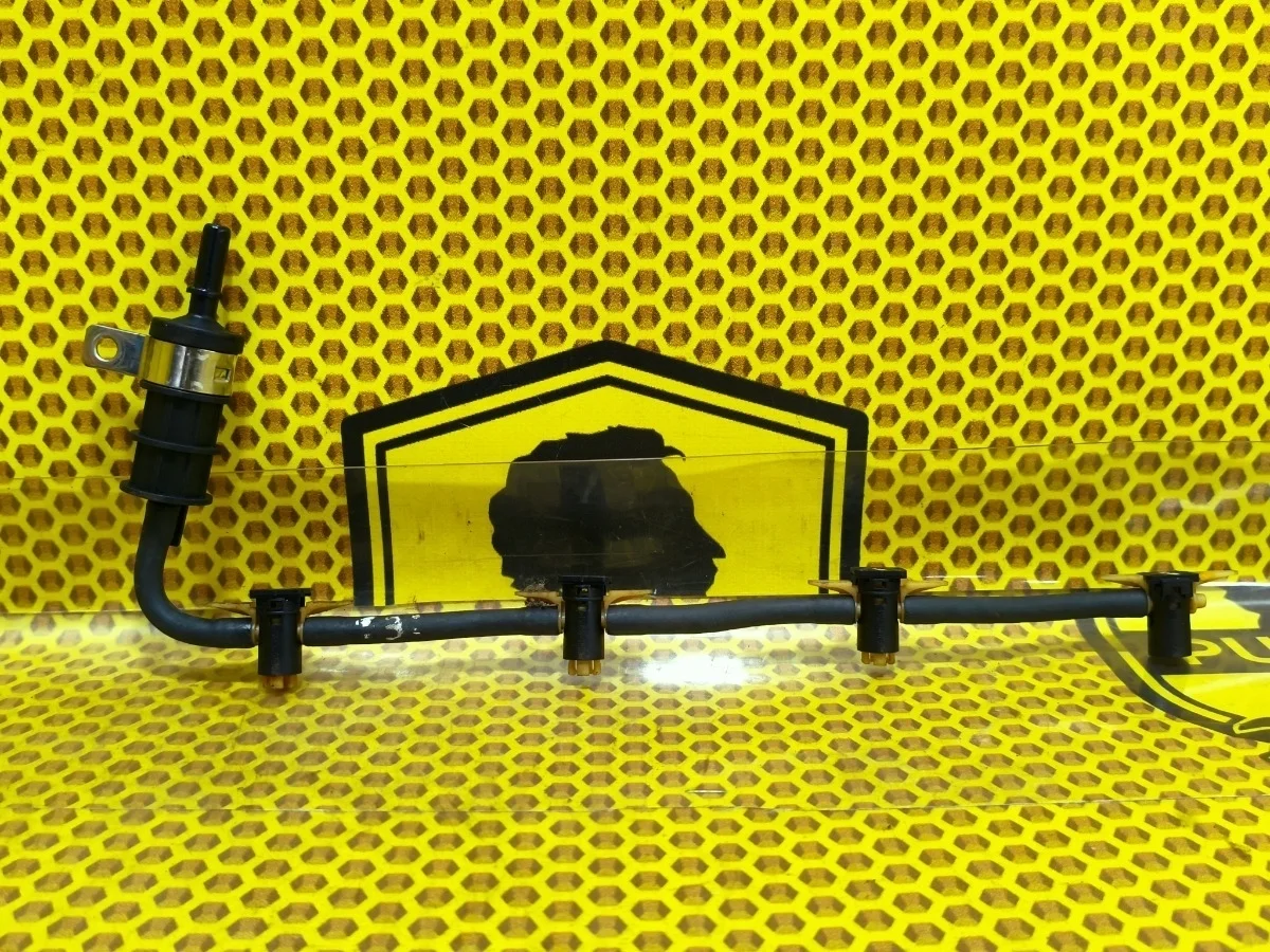 Шланг топливный Nissan X-Trail 2012 1751100Q0K T31 M9R