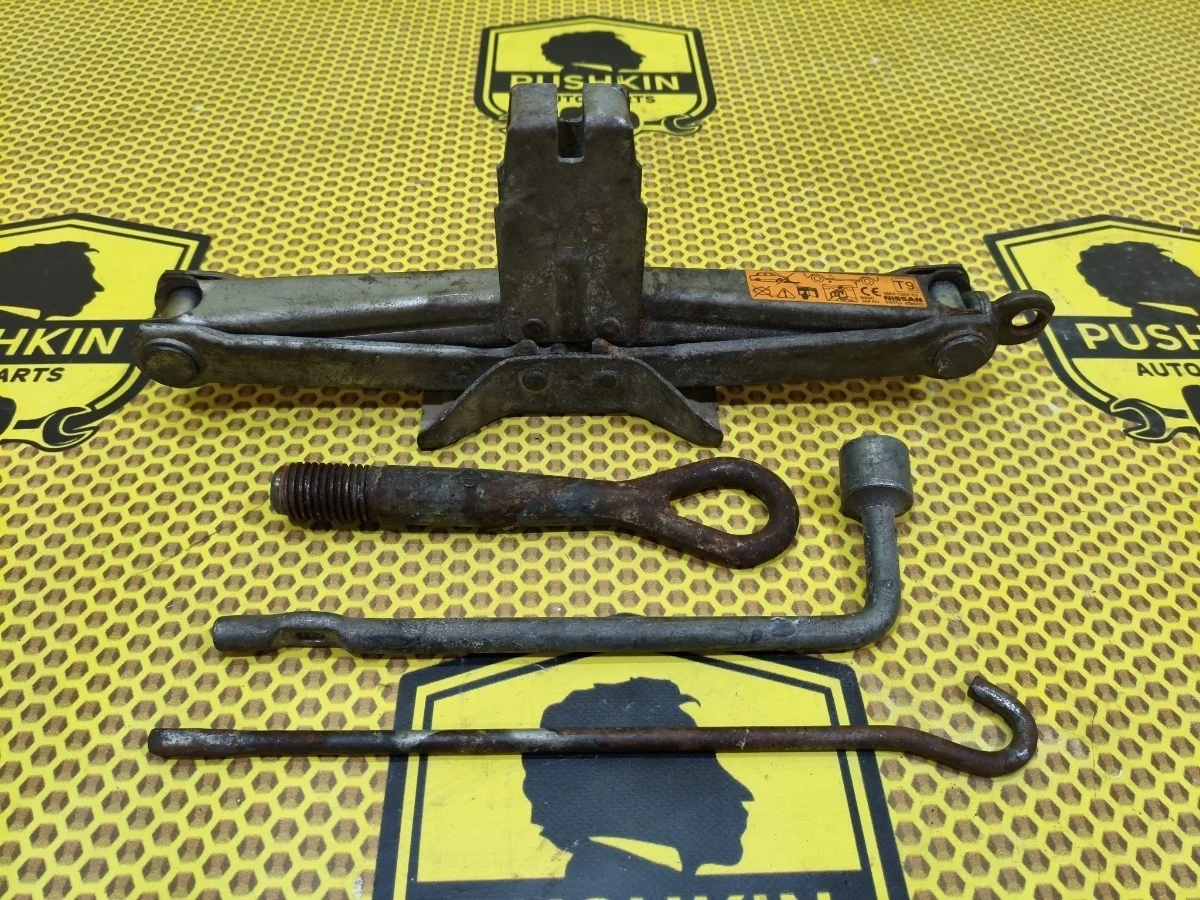 Набор инструментов Nissan X-Trail 2012 99550EQ56D T31 M9R