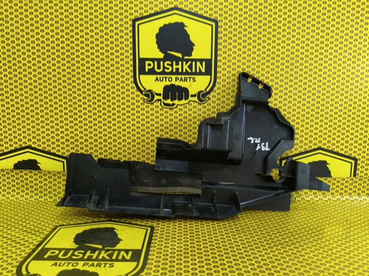 Дефлектор радиатора Nissan X-Trail 2012 628233UC0A T31 M9R, левый