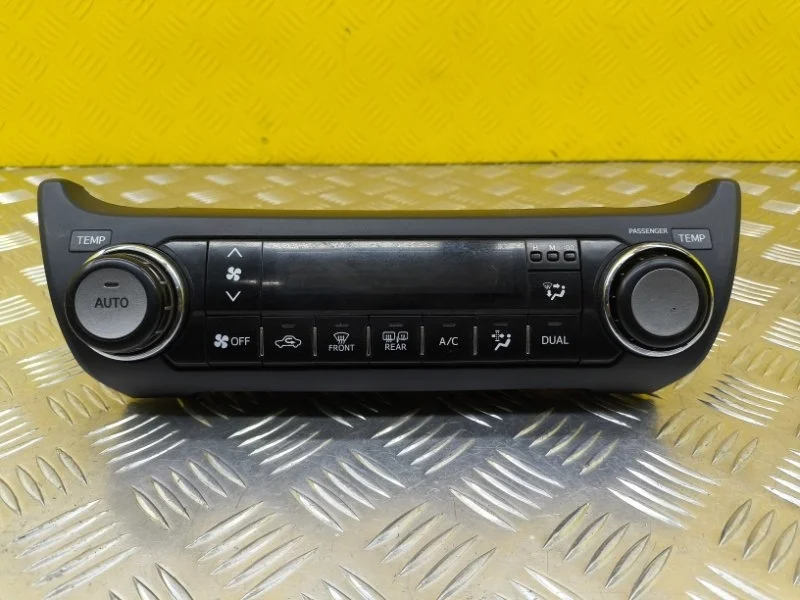 Блок управления печки/климат-контроля Toyota Land Cruiser Prado 150 (2009-2023) 2013 8401060A40 ВНЕДОРОЖНИК 3.0 D 1KDFTV