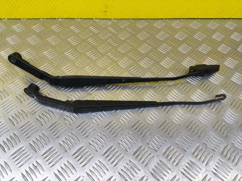 Щеткодержатель (поводок стеклоочистителя, дворник) Mitsubishi Pajero Iv (2006-2019) 2007 8250A201 ВНЕДОРОЖНИК 3.8 I