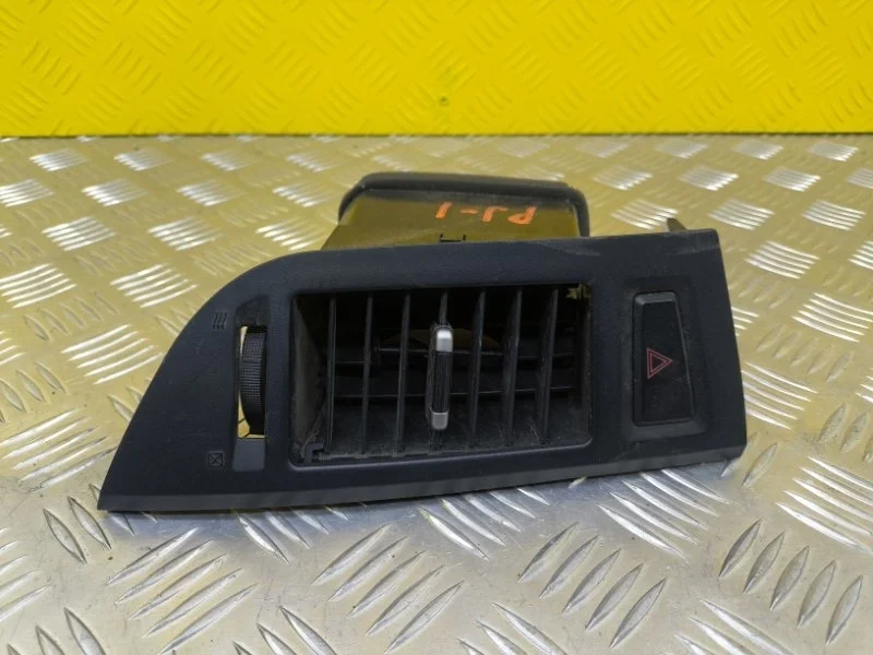 Дефлектор обдува салона Mitsubishi Pajero Iv (2006-2019) 2007 8030A368 ВНЕДОРОЖНИК 3.8 I