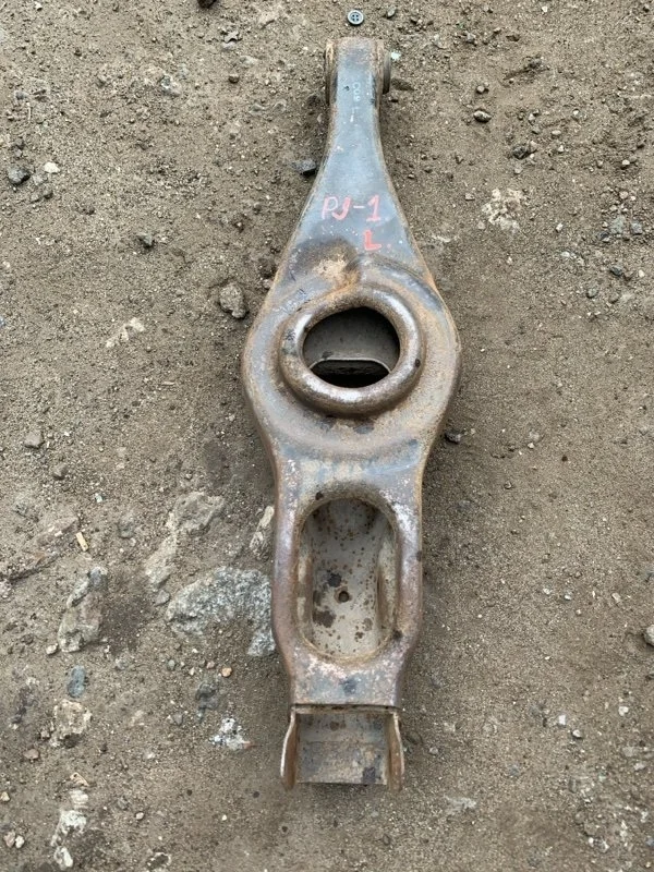 Рычаг задний нижний левый Mitsubishi Pajero Iv (2006-2019) 2007 MN125431 ВНЕДОРОЖНИК 3.8 I