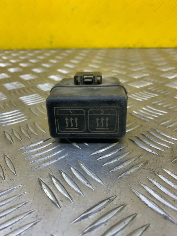 Блок реле Mitsubishi L200 (2006-2015) 2006 MR301978 ПИКАП 2.5 D 4D56