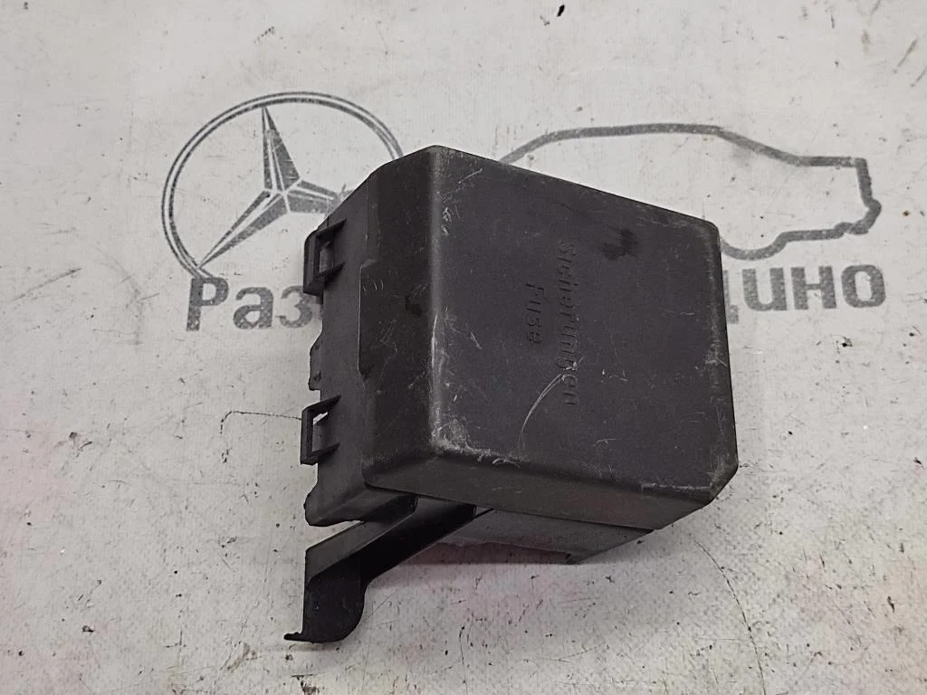 Крышка блока предохранителей Mercedes-Benz