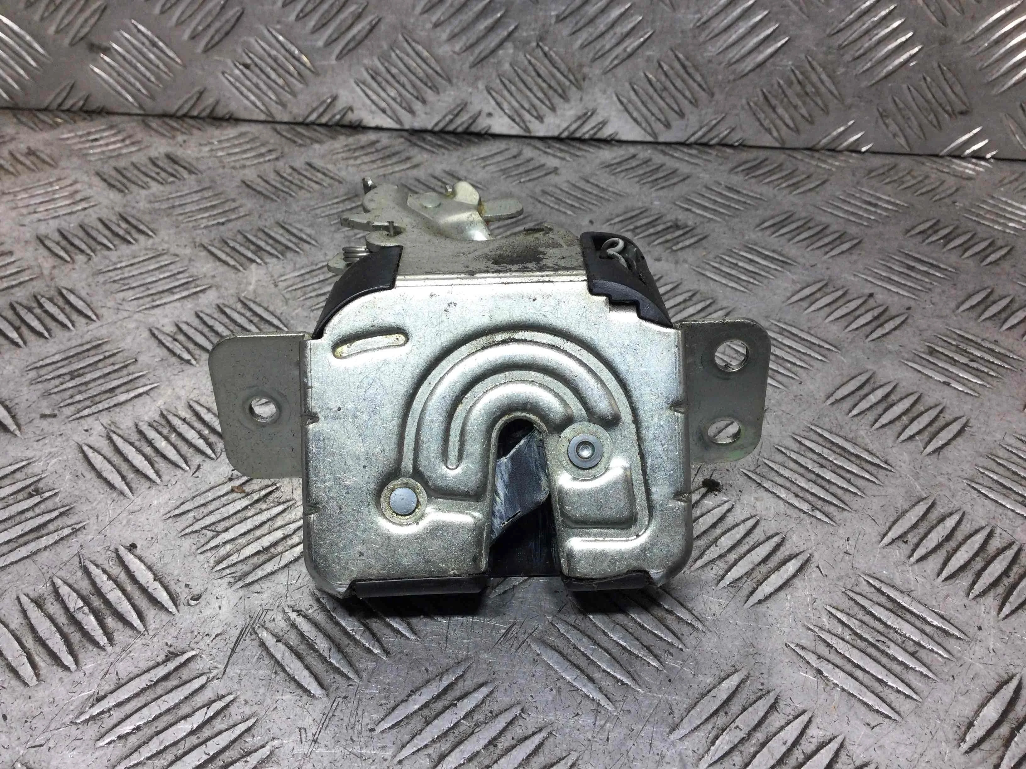 Замок багажника Mitsubishi Colt 6 поколение 2002 - 2008 бензин 1.3 i Механика Х/б