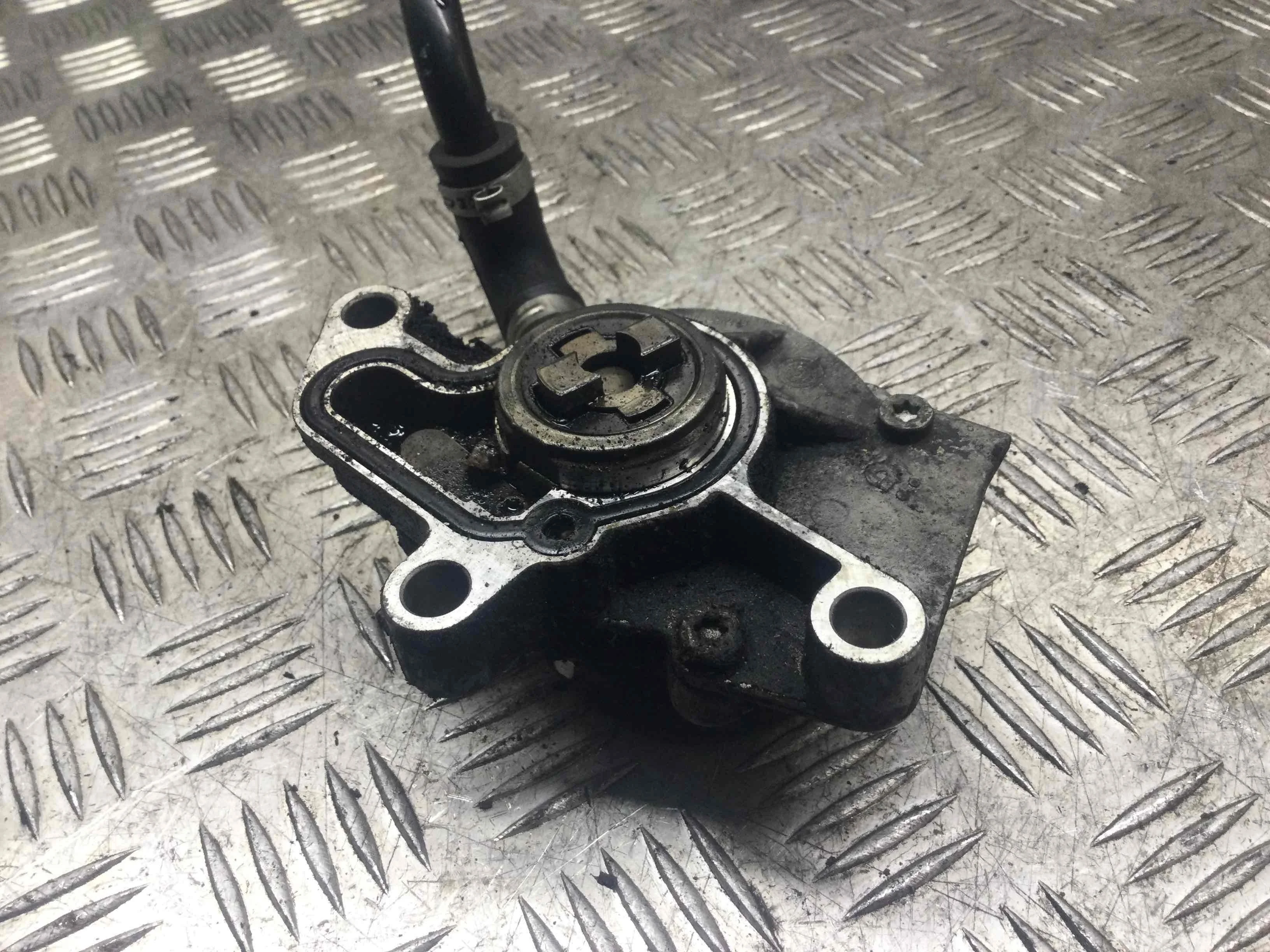 Насос вакуумный Volkswagen Polo 4 поколение (2001-2005) дизель 1.9 SDi Механика Х/б