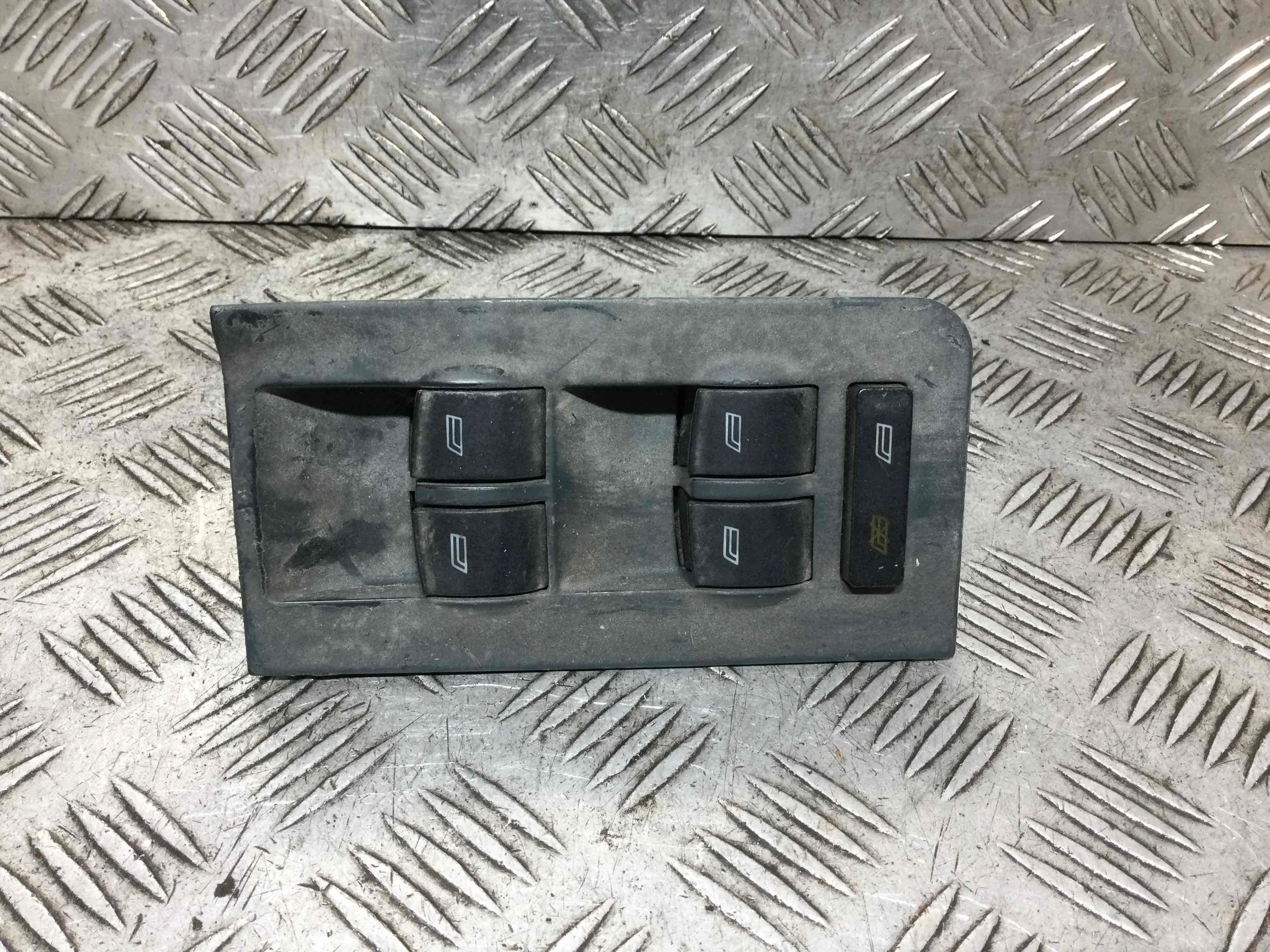 Блок управления стеклоподъемниками Audi A6 C5/4B (1997-2004) бензин 2.4 i Механика Седан