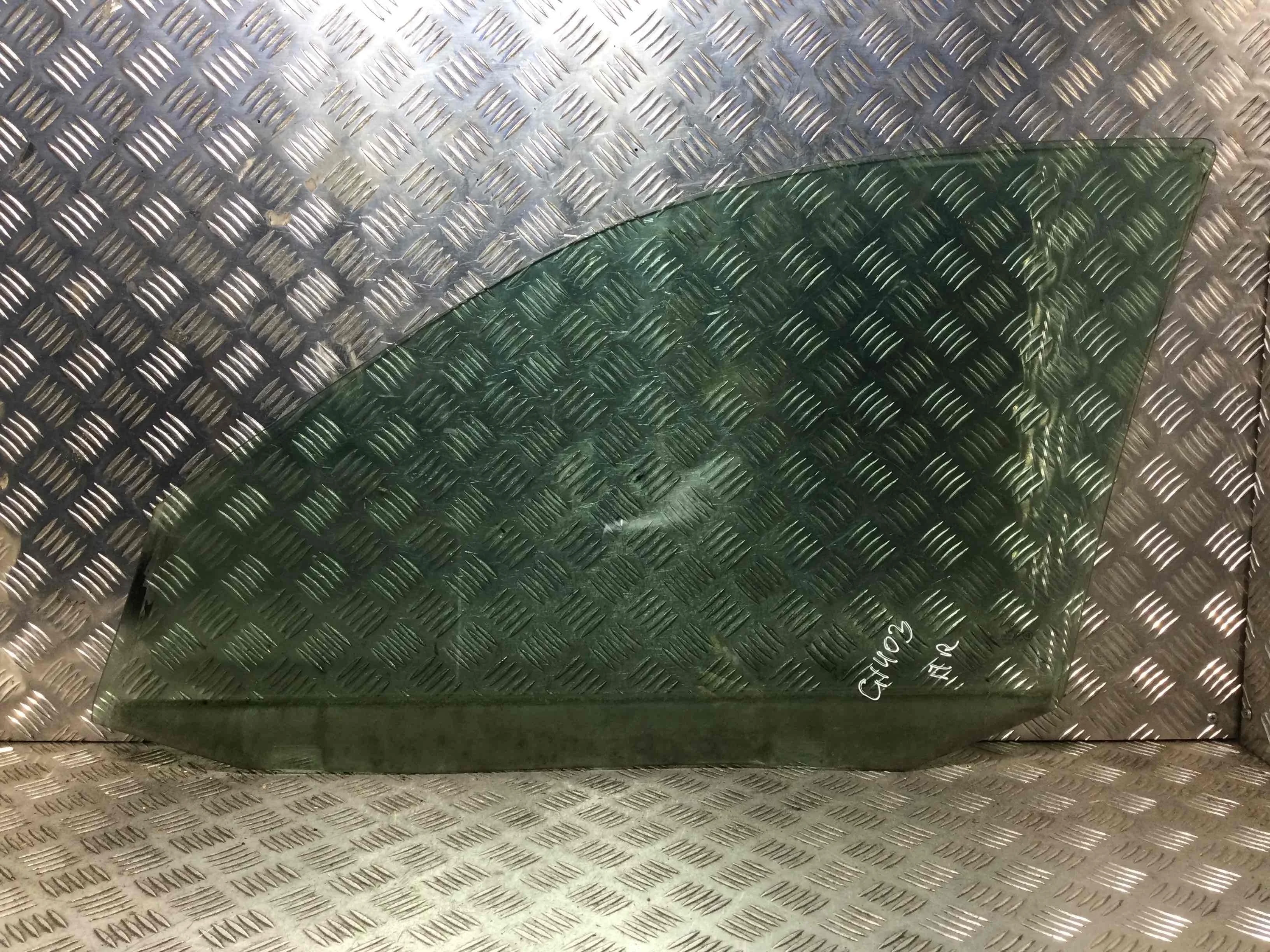 Стекло двери передней правой Volkswagen Golf 4 поколение (1997-2004) бензин 1.4 i Механика Х/б