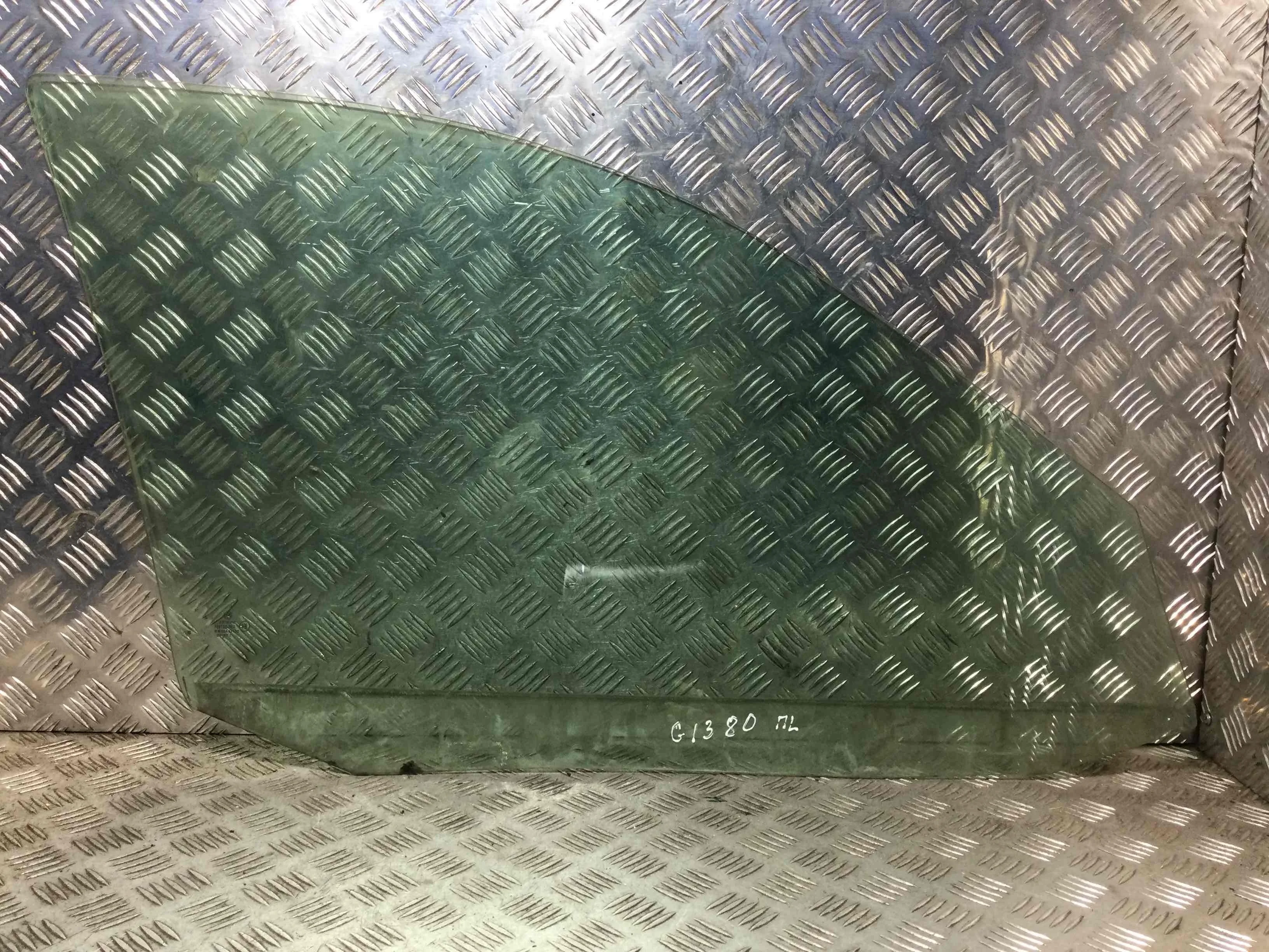 Стекло двери передней левой Volkswagen Golf 4 поколение (1997-2004) бензин 1.6 i Механика Универсал