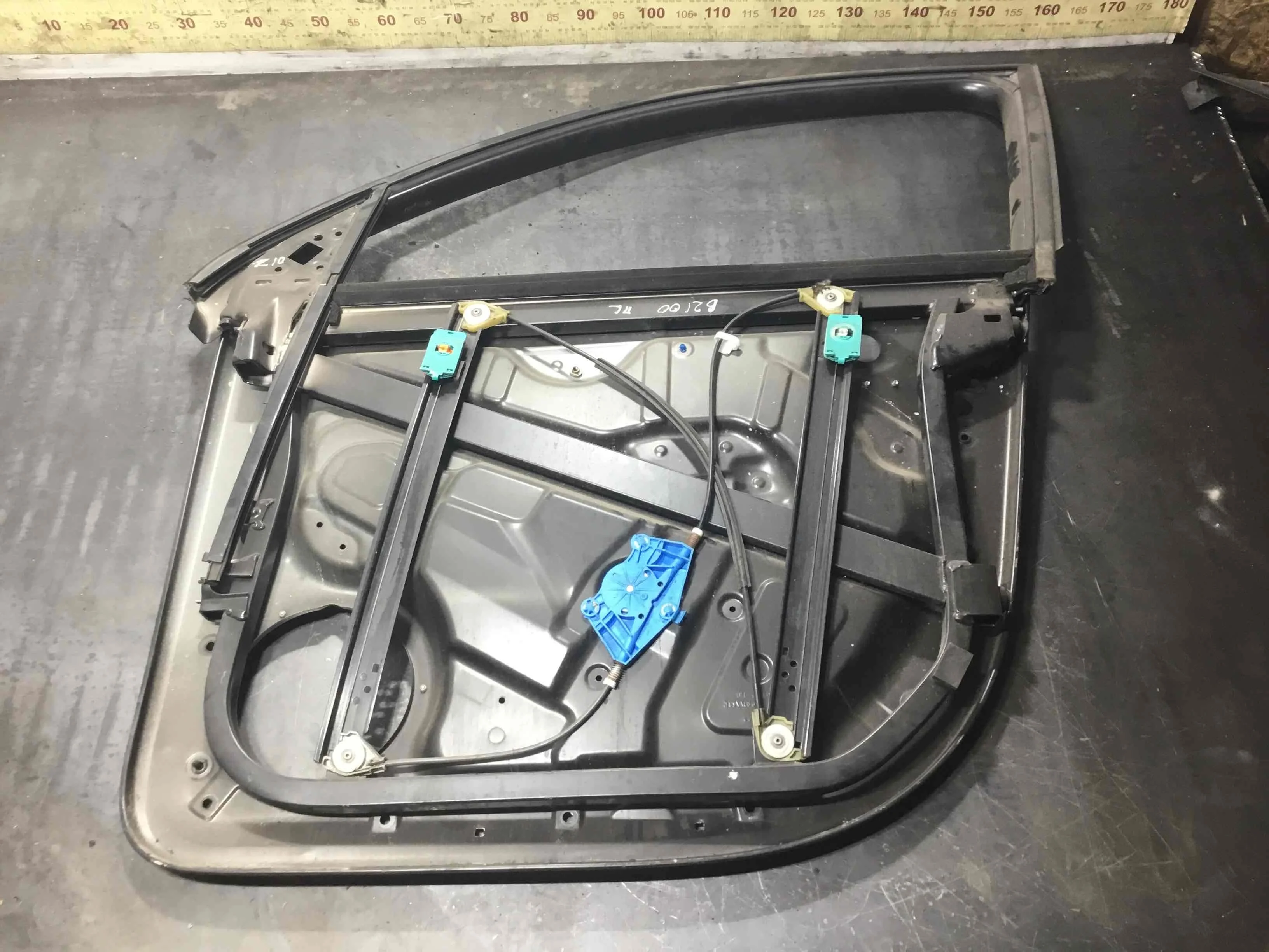 Стеклоподъемник электрический передний левый Volkswagen Touareg 1 поколение рестайлинг 2007-2010 дизель 3.0 TDI Автомат