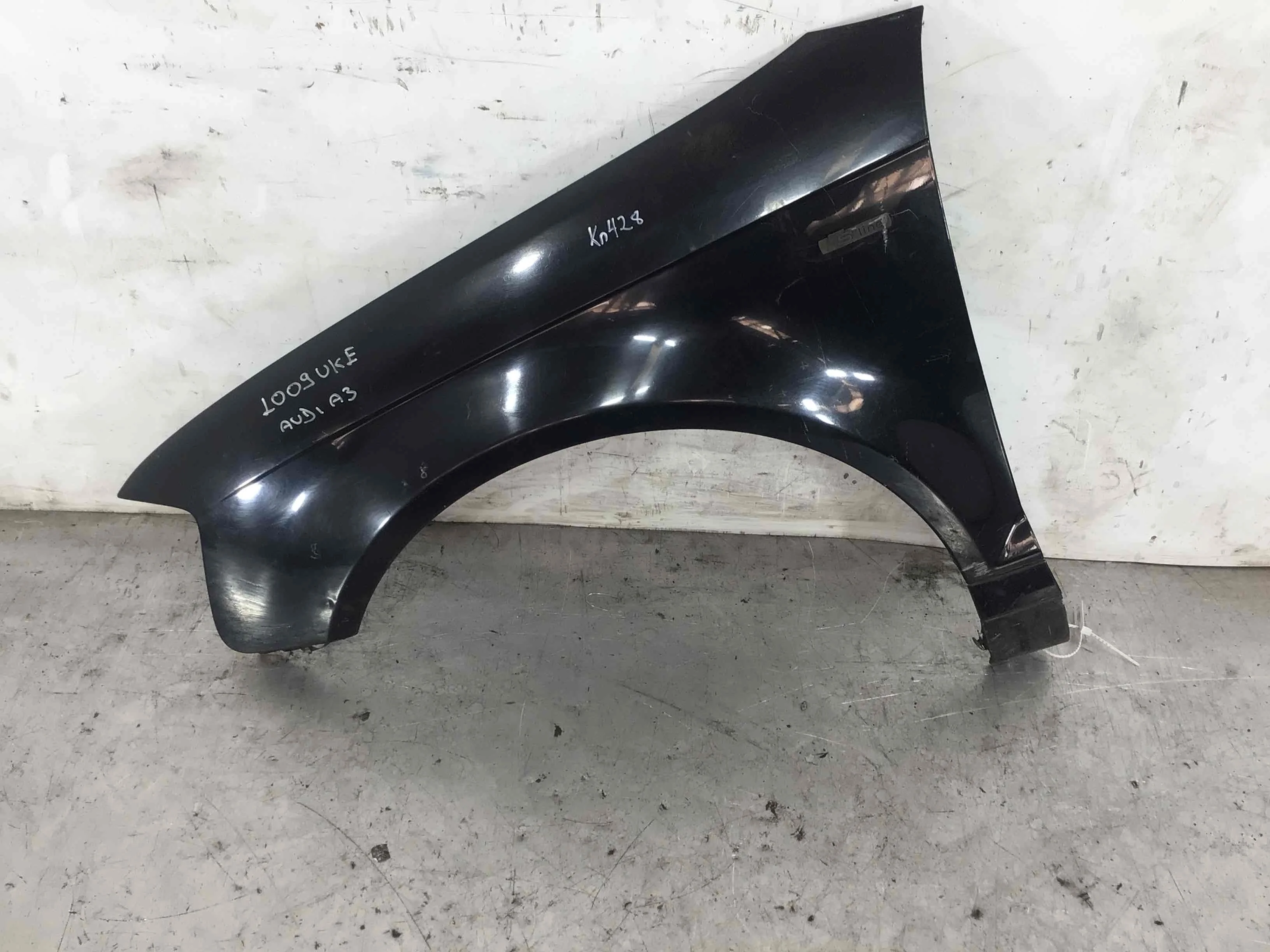 Крыло переднее левое Audi A3 8P/8PA [2-й рестайлинг] (2008-2013) бензин 1.8 TFSI Автомат Кабриолет