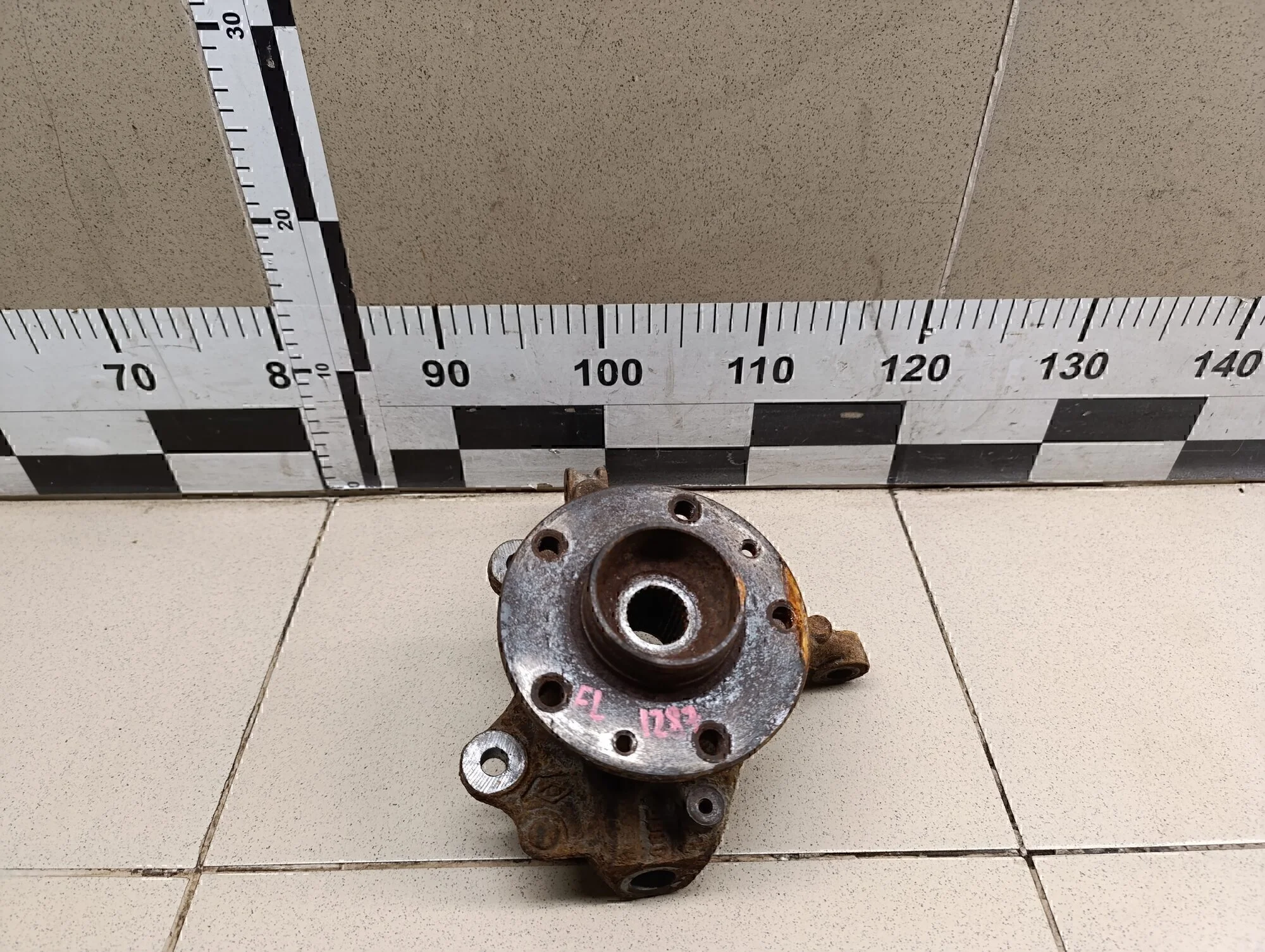 Кулак поворотный передний левый Duster 2012>