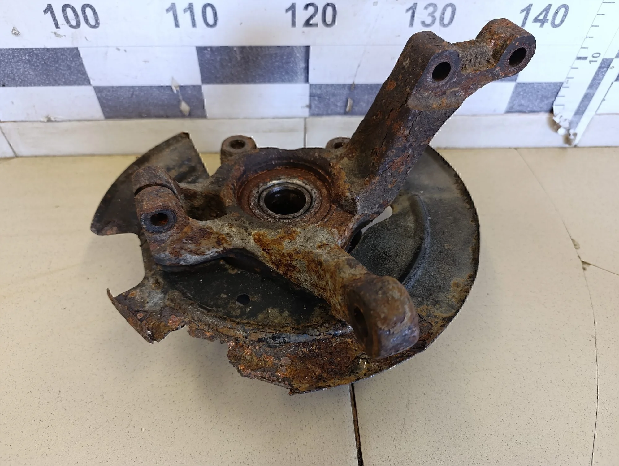 Кулак поворотный передний правый Logan 2005-2014