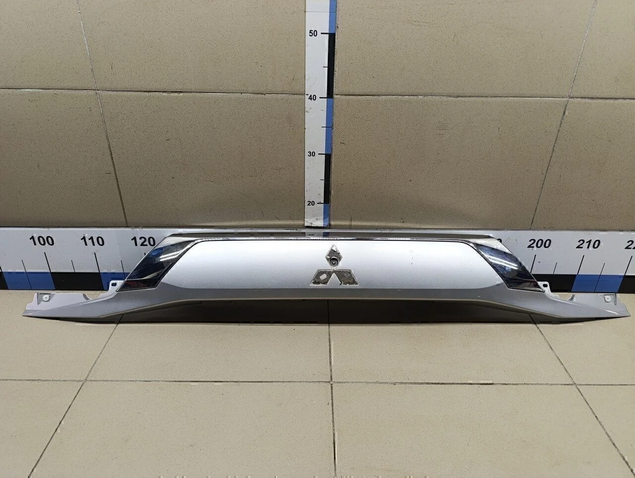 Накладка двери багажника Outlander (GF) 2012>