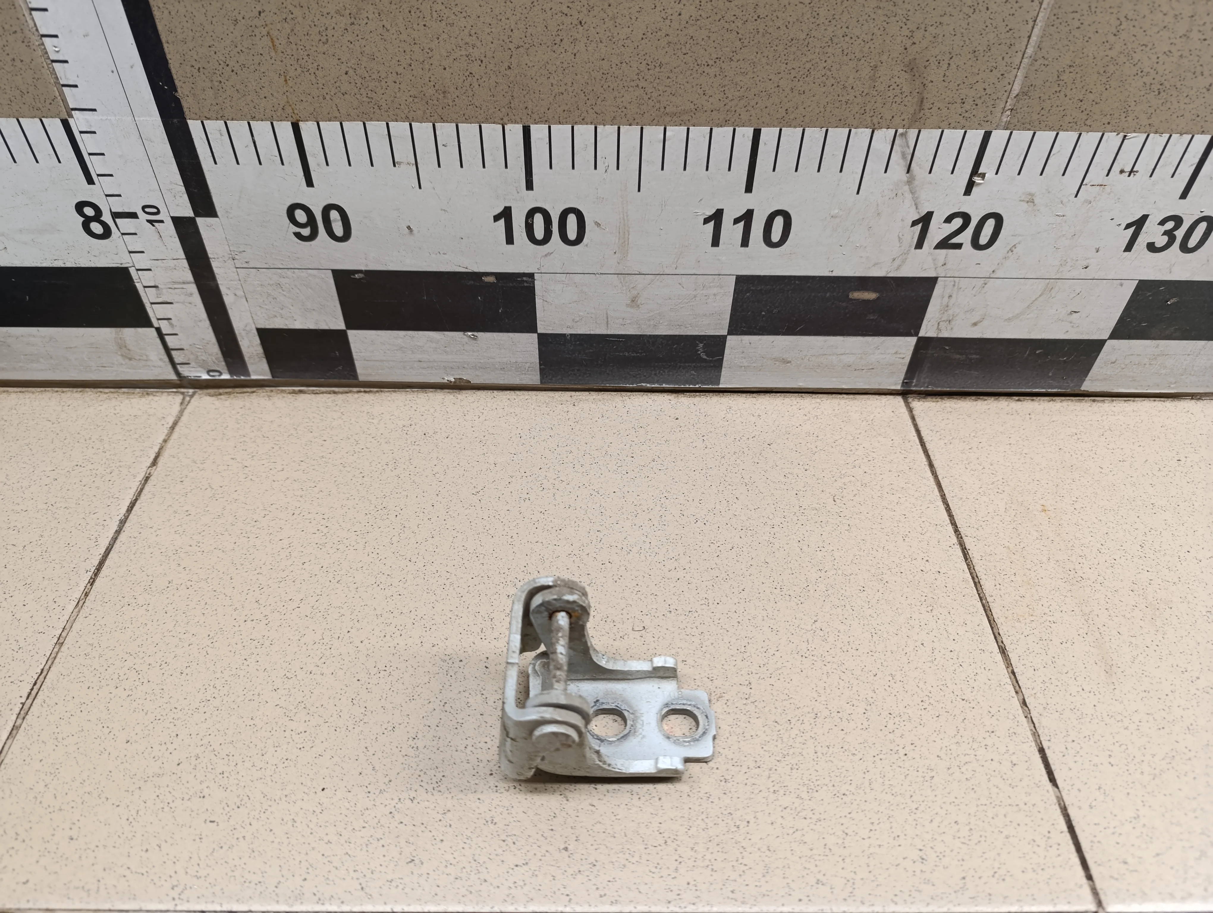 Петля двери Fluence 2010>