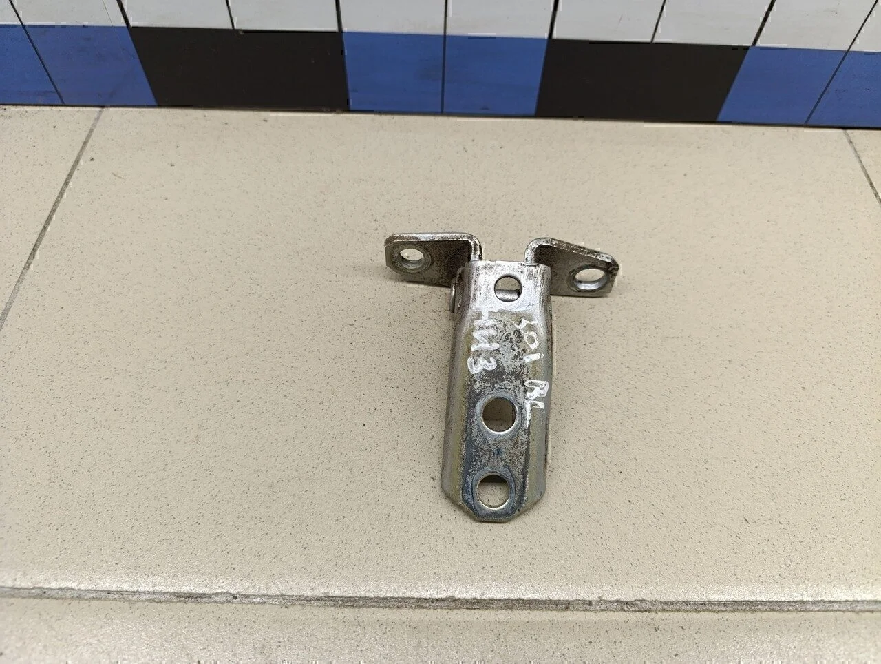 Петля двери ASX 2010-2016