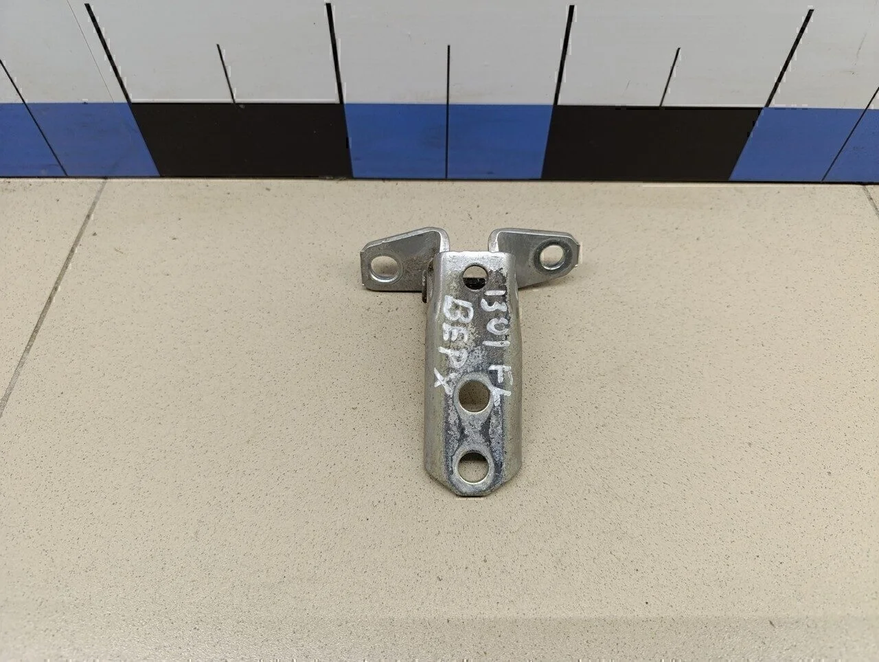 Петля двери ASX 2010-2016