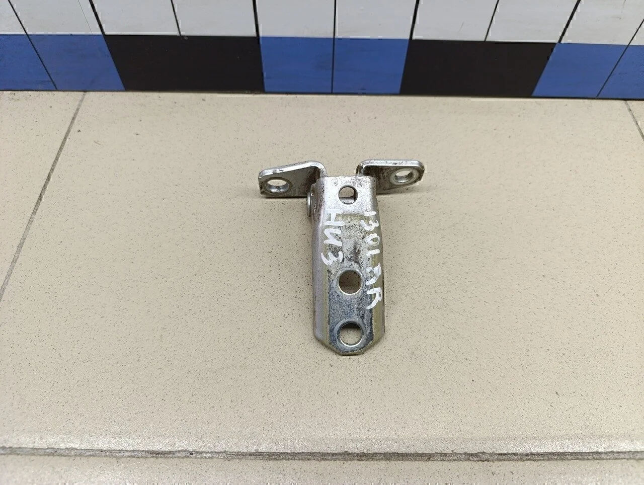 Петля двери ASX 2010-2016