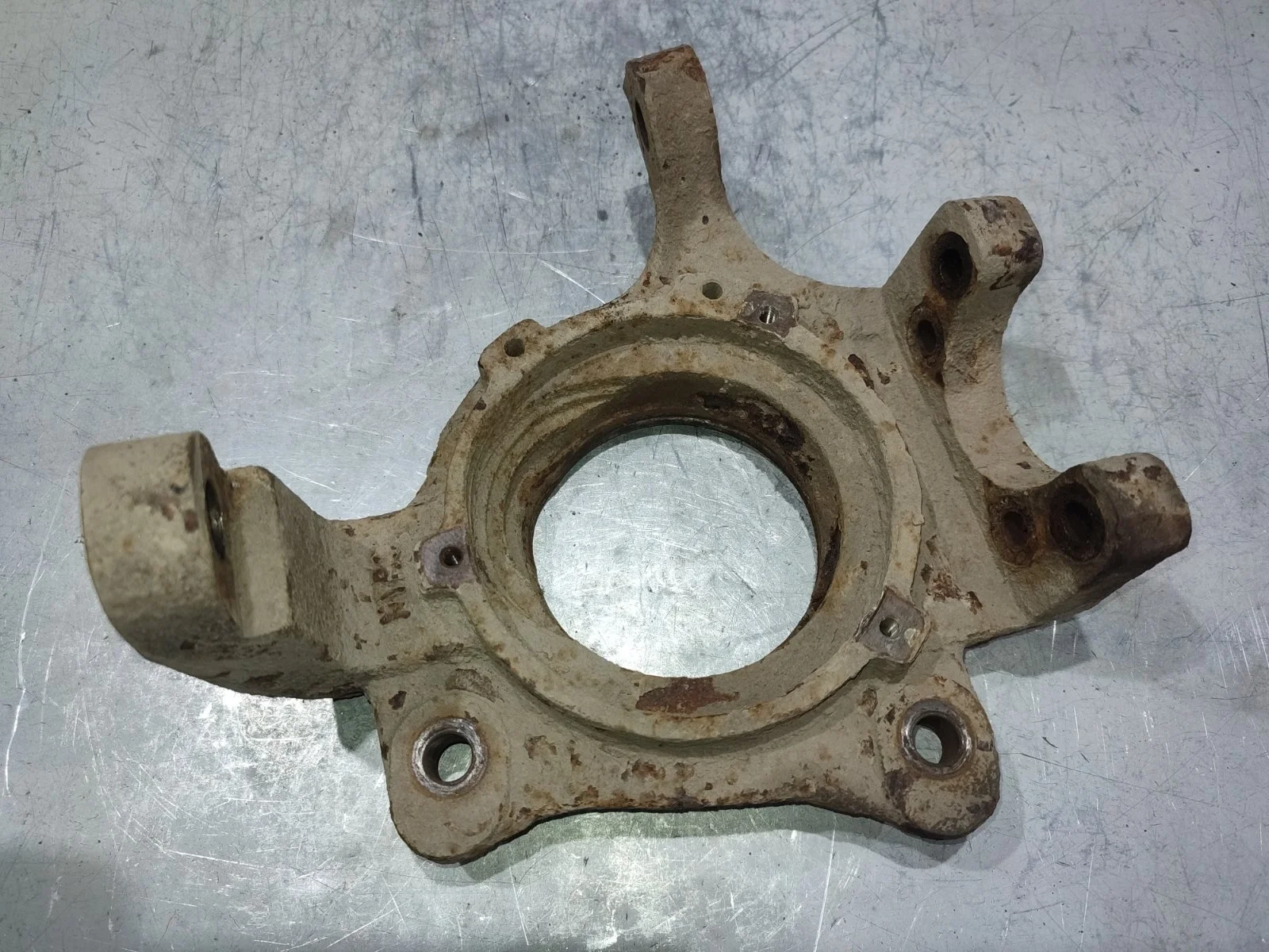 Цапфа (кулак поворотный) SsangYong Kyron 2008 D130