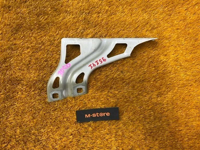 Крепление крыла Audi Q3 2012 8U0821136 8U CPSA, переднее правое