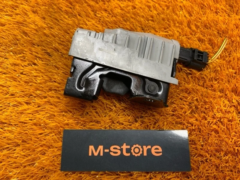 Замок капота Mercedes-Benz E-Class 2009 A2128800160 W212 272.980, правый