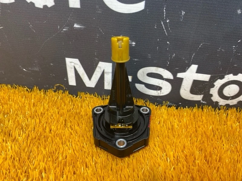 Датчик уровня масла Audi A5 2012 03C907660Q 8T CDN