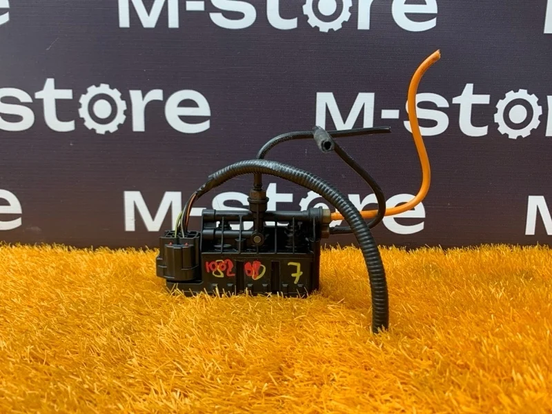 Блок клапанов пневмоподвески Land Rover Range Rover Sport 2008 RVH000095 L320 428PS