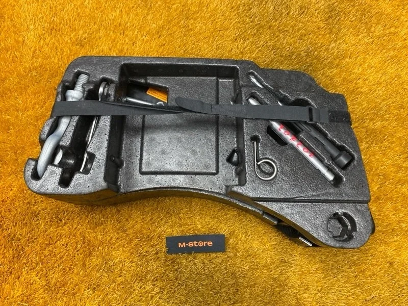 Ящик для инструментов Volkswagen Touareg 2011 7P0012112C 7P CGRA