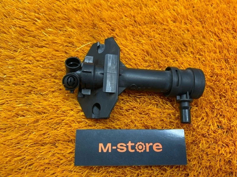 Форсунка омывателя фары Audi Q3 2012 8U0955102A 8U CPSA, правая