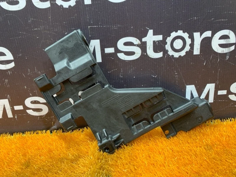 Кронштейн фары Audi Q5 2010 8R0941453 8R CDN, левый