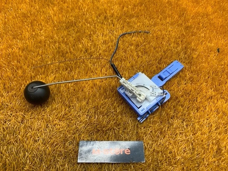 Датчик уровня топлива Volkswagen Touareg 2011 7P0919673B 7P CGRA, правый